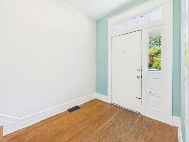 Foto del edificio - 203 W 33rd St