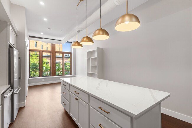 Cocina comedor con encimeras de cuarzo - Peregrine Peninsula