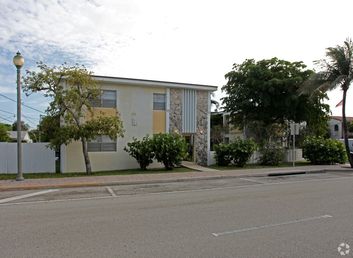 Foto del edificio - Lucerne Ave Apts