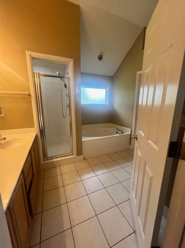 Building Photo - Stunning 3-Bedroom Home in Cordova-Spaciou...