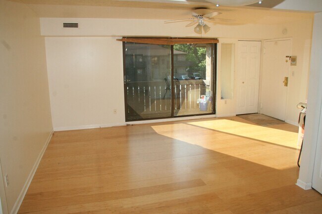 Living room - 11015 Lake Ave