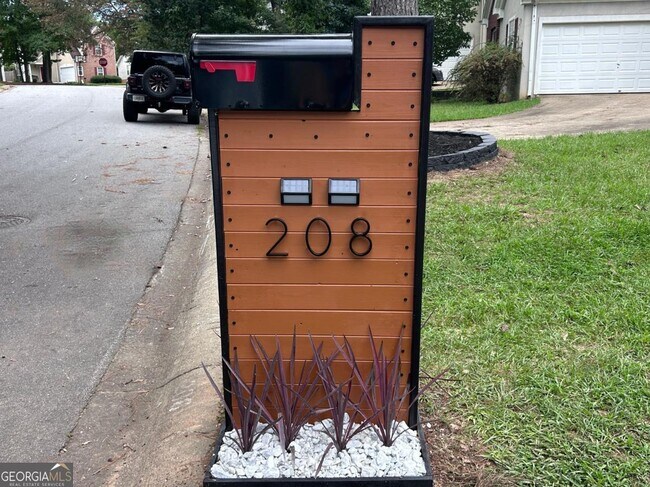 Foto del edificio - 208 Birch Rd