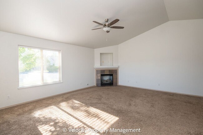 Building Photo - M136