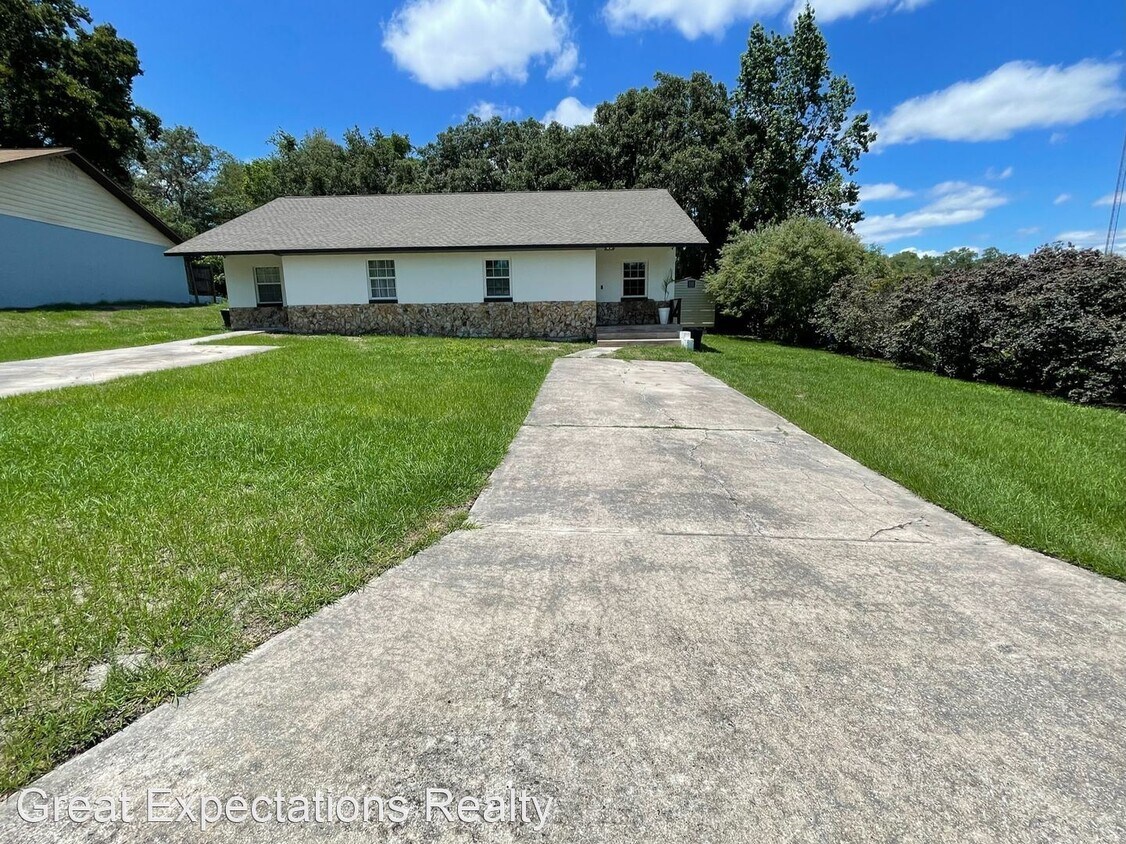 2 br, 2 bath House 8305 SW 101st Place Road House Rental in Ocala