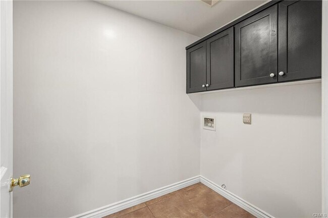 Foto del edificio - 10235 Independence Ave