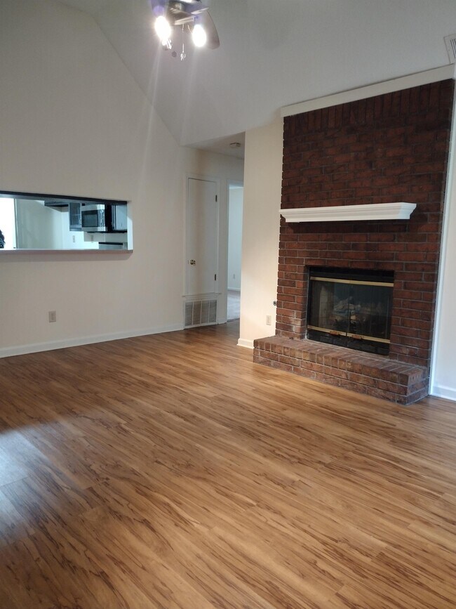 Foto del edificio - 2810 Arbor Lane Cove