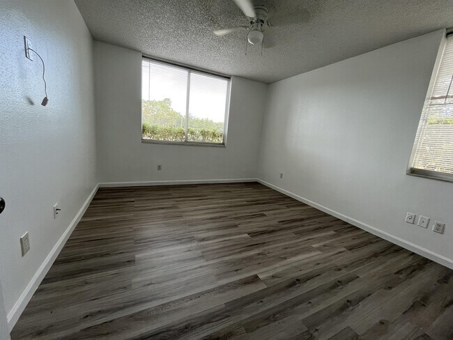 Foto del edificio - 3985 W McNab Rd