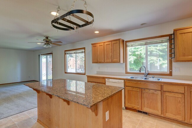 Foto del edificio - 594 SW Regency Dr