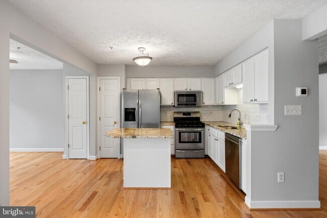 Foto del edificio - 2716 Mapleview Ct