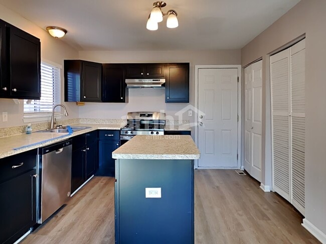 Building Photo - 15 Larkspur Ct