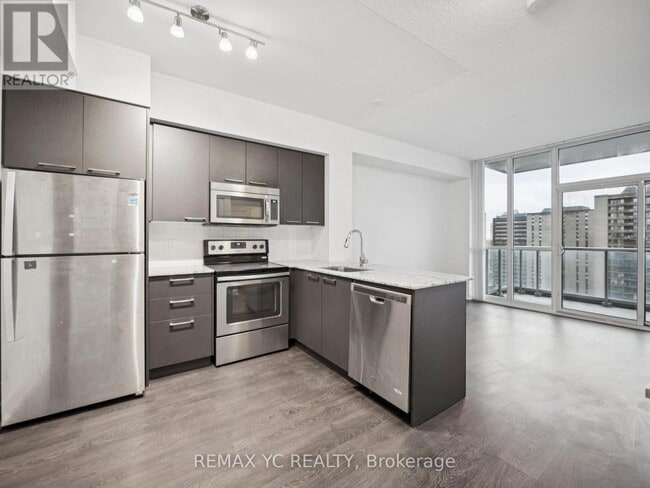 Building Photo - 88 Sheppard Ave E