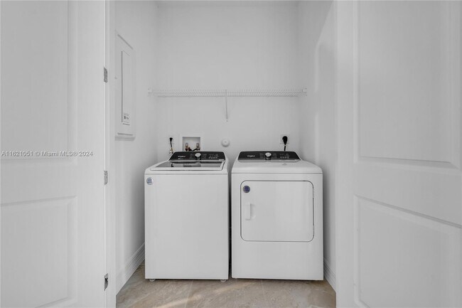 Foto del edificio - 8353 NW 7th Pl