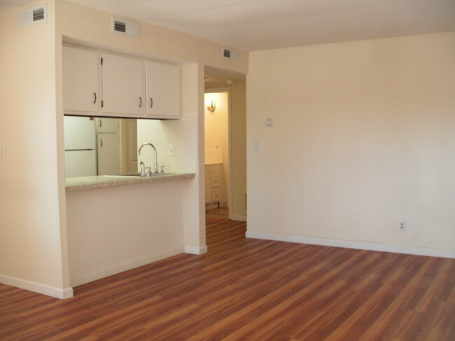 Building Photo - 215 N 45th St