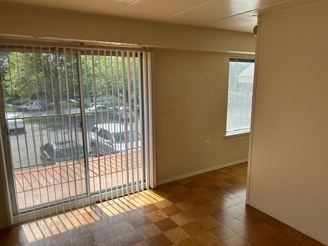 Building Photo - Cozy Leesburg Condo