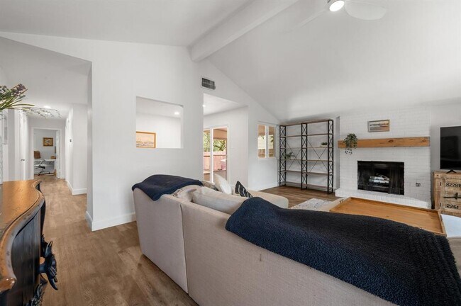 Foto del edificio - 7607 Whispering Winds Dr