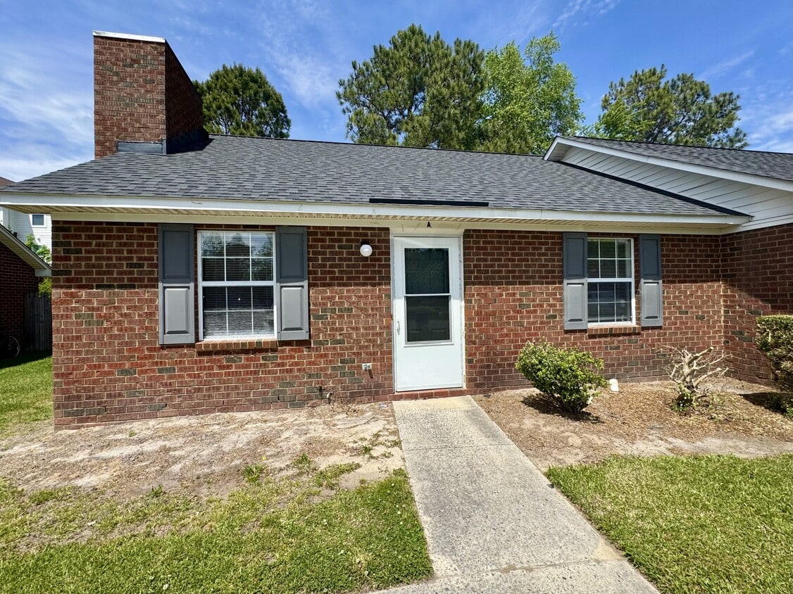 Primary Photo - 1405 Angels End