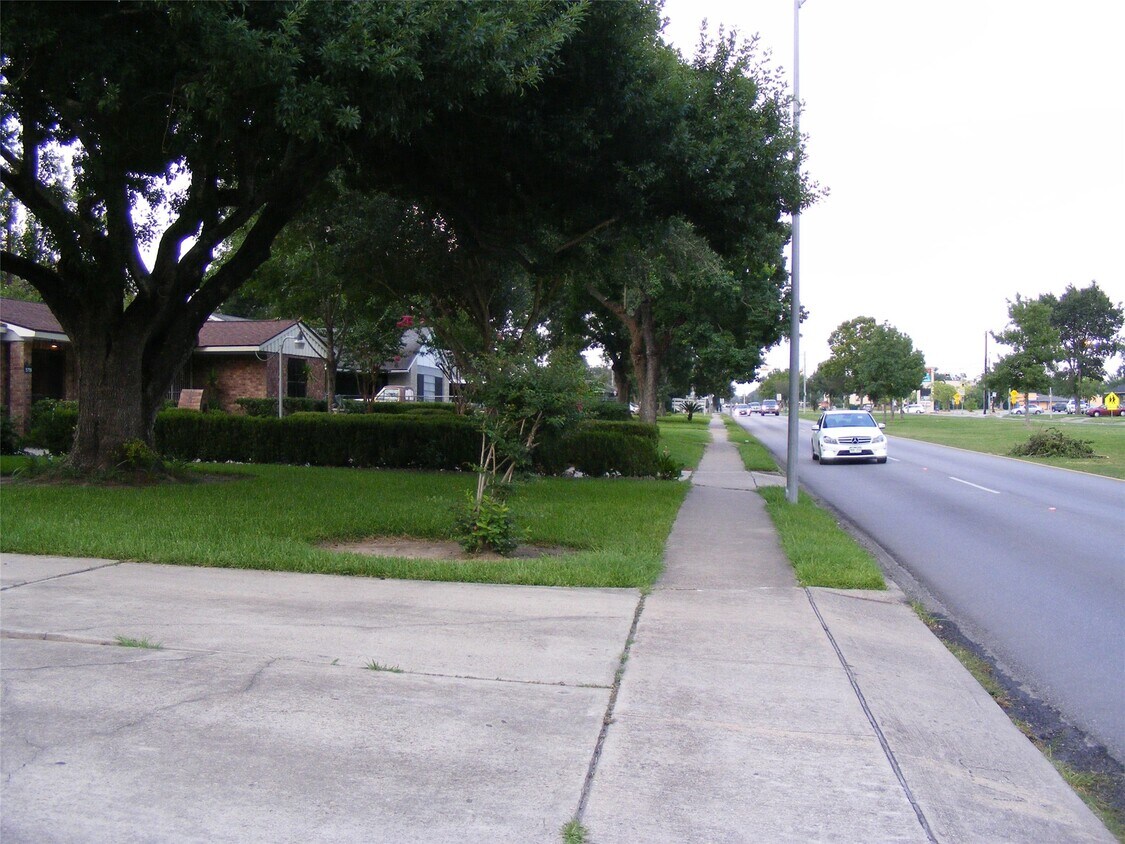 Foto del edificio - 5751 Bellfort Ave