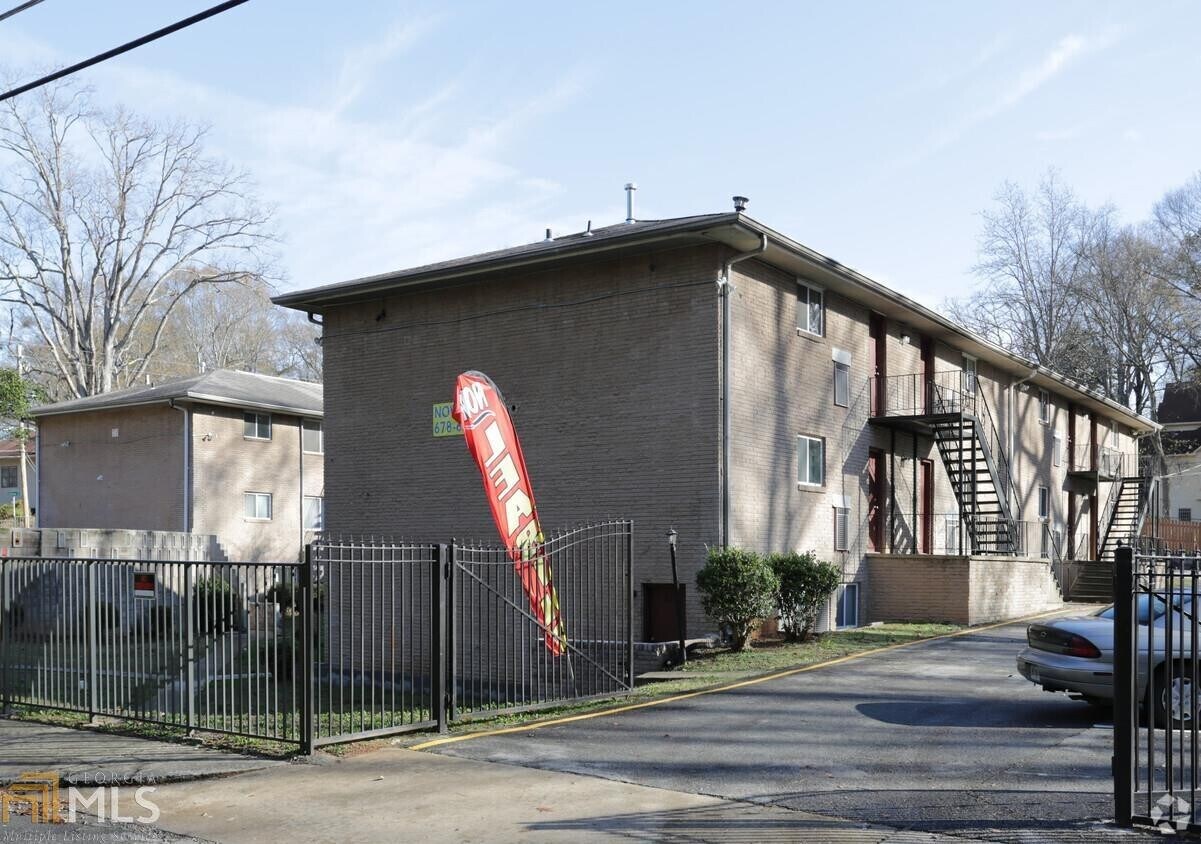 Primary Photo - 3300 College St