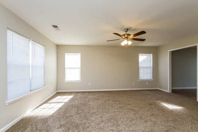 Building Photo - 933 Grass Hollow Ct