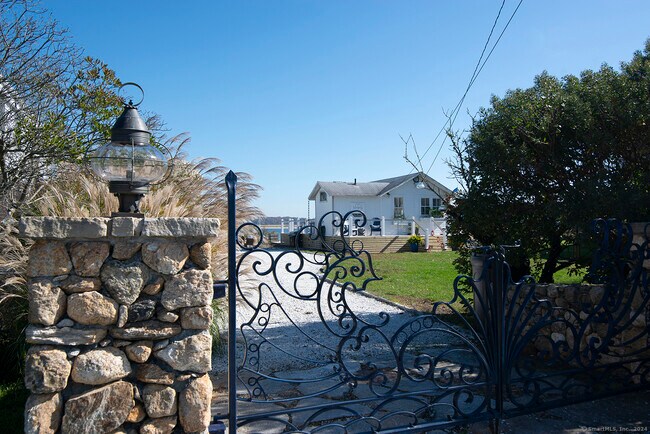 Foto del edificio - 114 Jupiter Point Rd