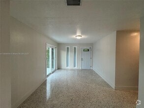 Building Photo - 1760 SW 3rd St