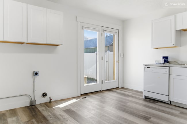 Building Photo - 472 E Center St