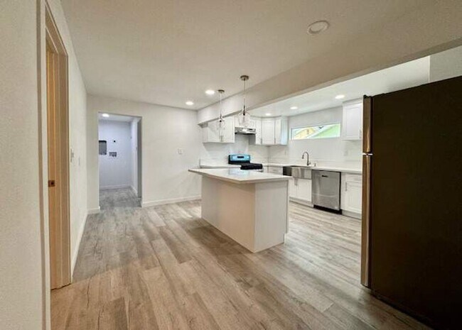 Foto del edificio - Gorgeous 3 Bedroom | 1 Bath