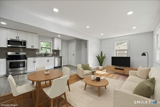 Building Photo - 456 N Walnut St