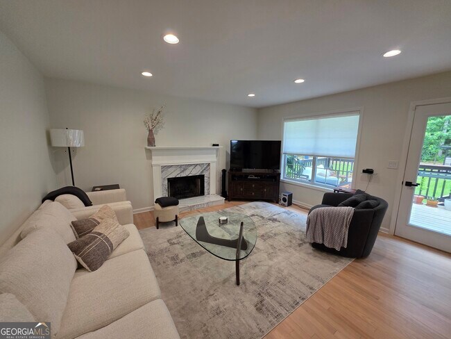 Foto del edificio - 100 Bedford Forrest Dr