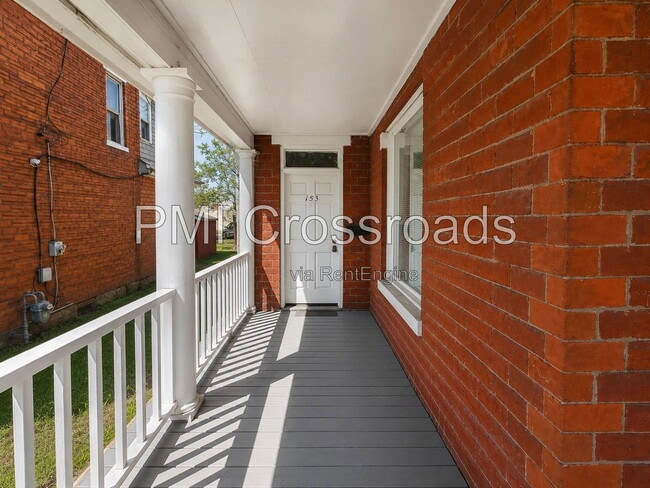 Foto del edificio - 153 S Cypress Ave