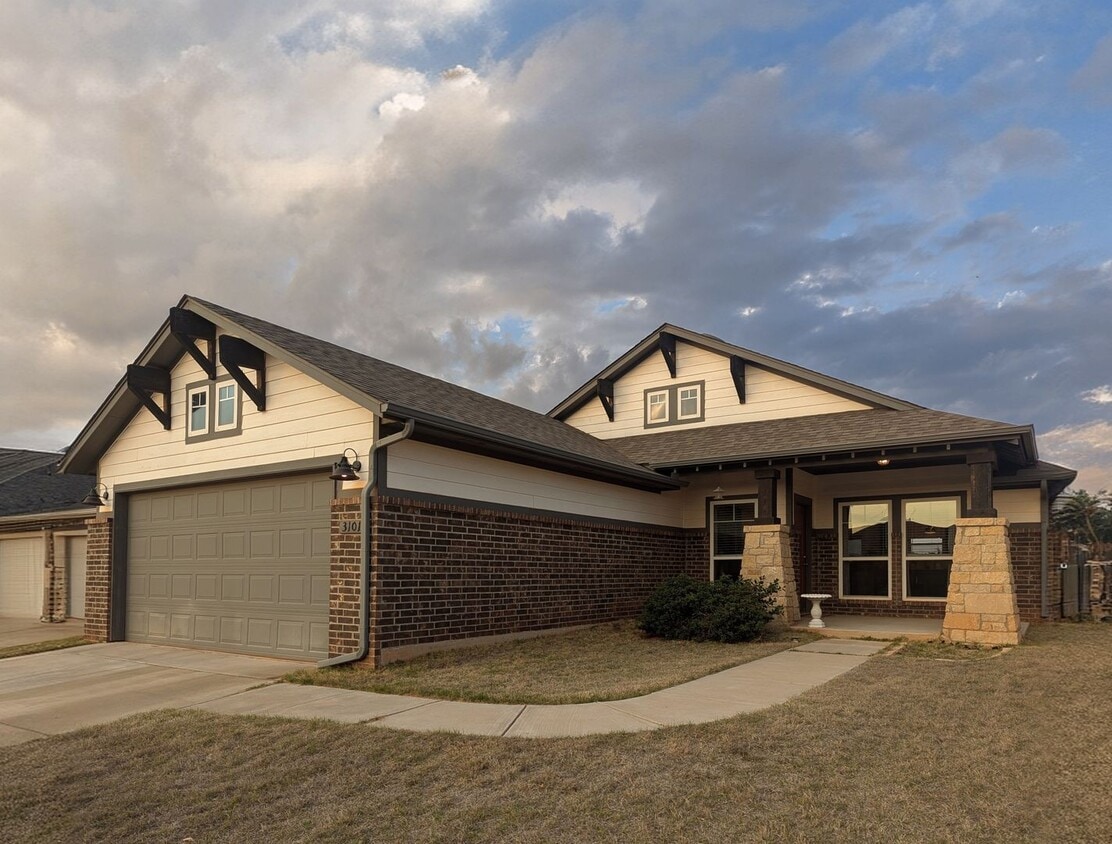 Modern Norman Home | Storm Shelter, Covered Patio, Community Pond & Park! - Modern Norman Home | Storm Shelter, Covered Patio, Community Pond & Park!