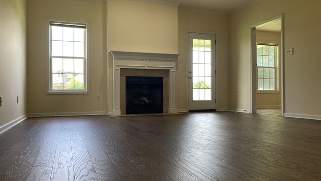 Building Photo - 3723 Woodbridge Ln