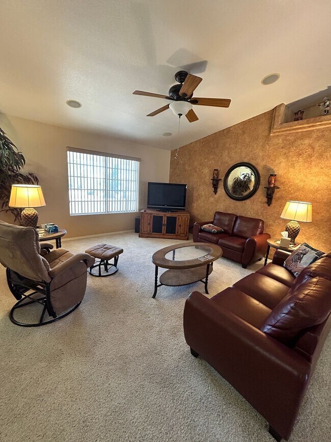 Building Photo - Furnished Winter Home!