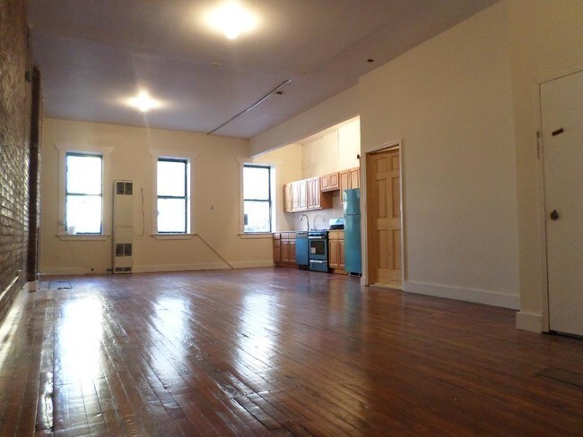 Building Photo - 1085 Broadway