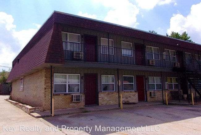 Building Photo - 2500 NW 35th St