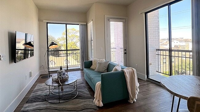 Photo - 1508 Blodgett St Apartment