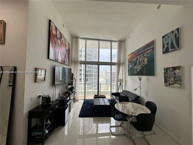 Foto del edificio - 475 Brickell Ave