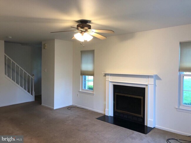 Building Photo - 1110 Mews Dr