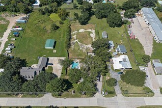 Building Photo - 15915 Mueschke Rd