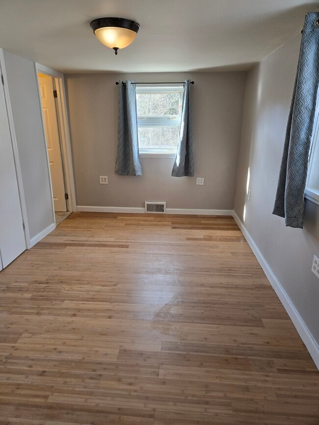 Building Photo - 653 Sloop Rd