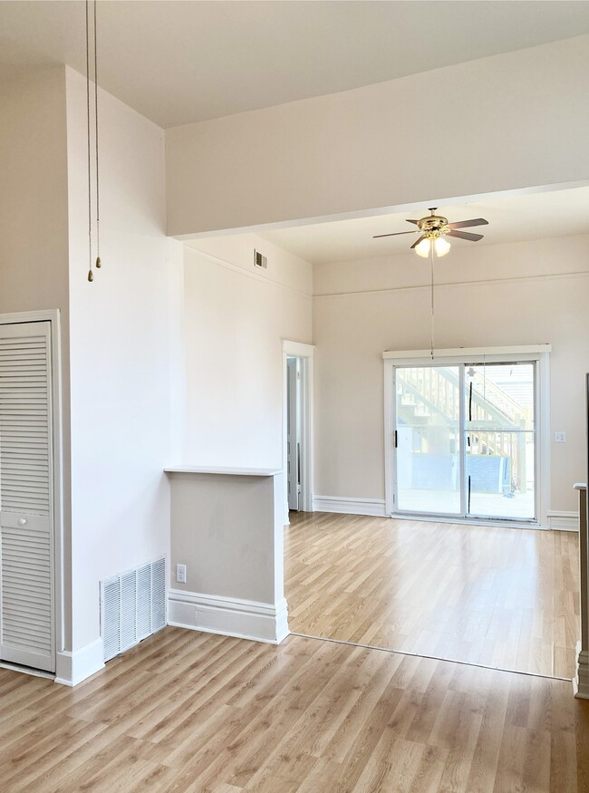Foto del edificio - 1634 W Addison St