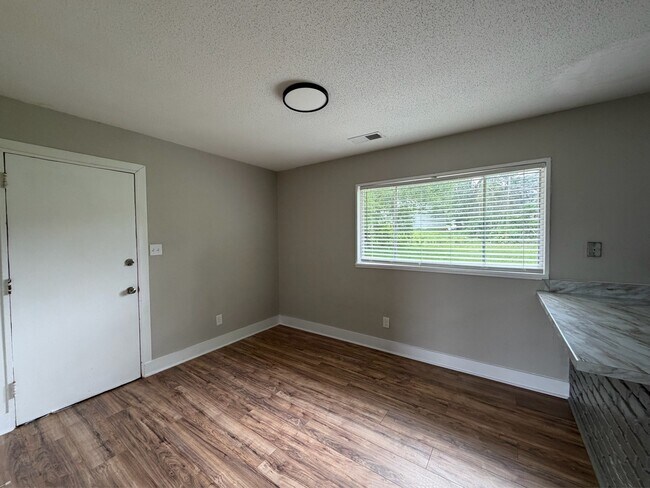 Foto del edificio - 106 Whitney Ave NE