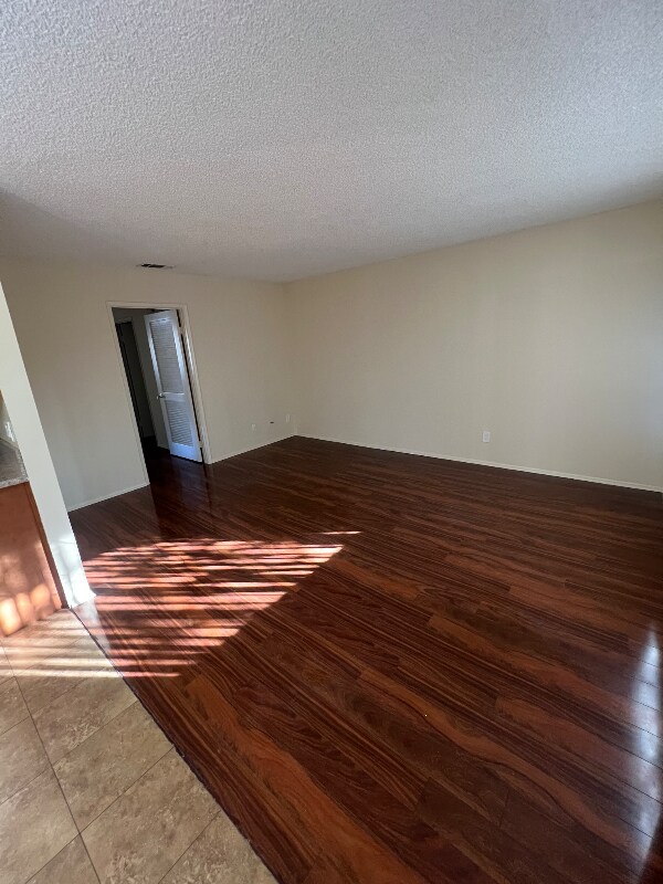 Foto del edificio - 223 E Acacia Ave