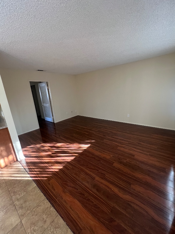 Building Photo - 223 E Acacia Ave