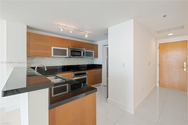Building Photo - 1 br, 1 bath Condo - 244 Biscayne Blvd Apt...