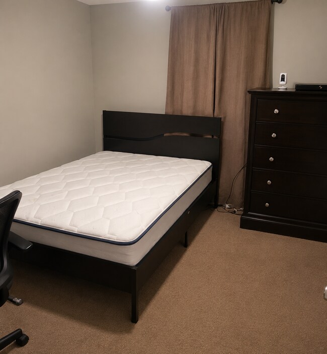 Dormitorio 1 - 2902B Kimberly Ave