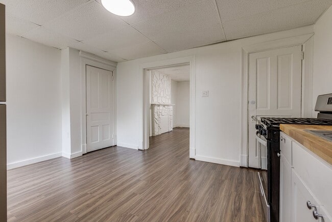 Building Photo - 112 Tecumseh St