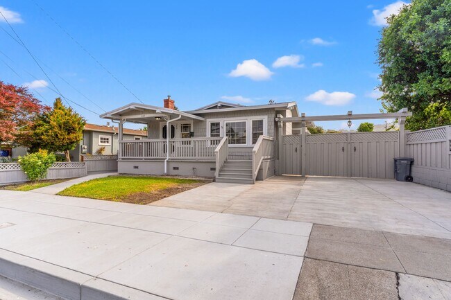 Foto del edificio - Beautiful Spacious 3 Bedroom Home w/ Brand...
