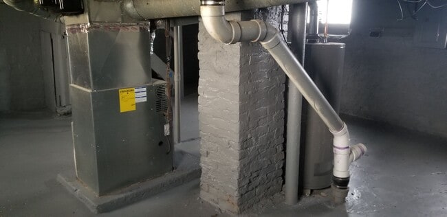 Foto del edificio - Old Brooklyn - 4 Bedroom Single Family Home