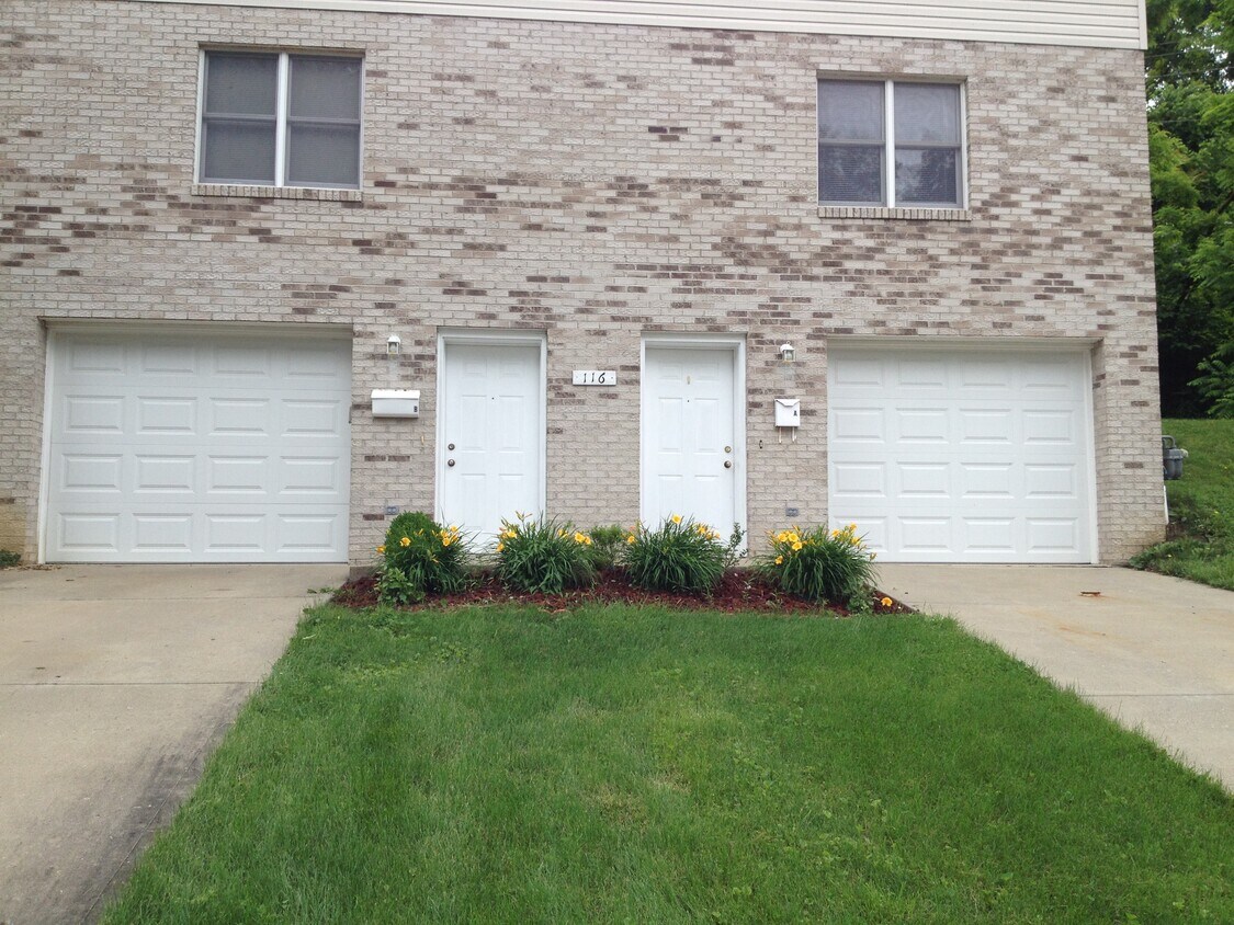 Primary Photo - 116 Woodcrest Dr
